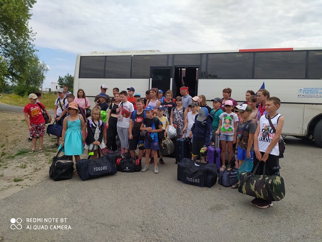 Очередная группа детей из Цимлянского района по бесплатным путевкам отправилась отдыхать в лагерь «Солнышко»